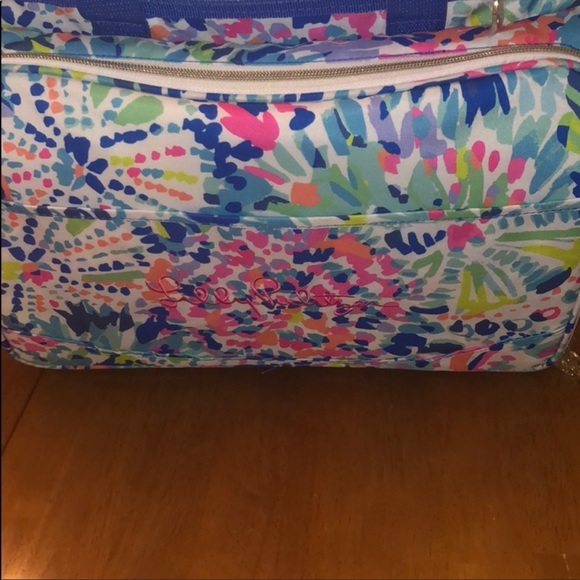 Lilly Pulitzer picnic cooler with plates - Picture 2 of 5